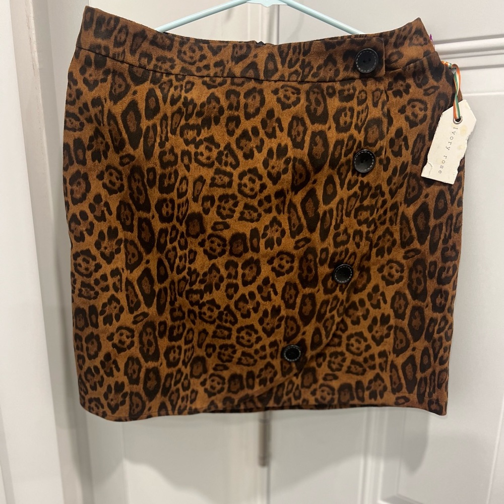 Ivory Rose- Leopard Print Mini Skirt- Large